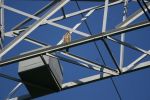 Sokol_raroh_na_stoziari_s_budkou_Ochrana_dravcov_na_Slovensku_Jozef_Chavko